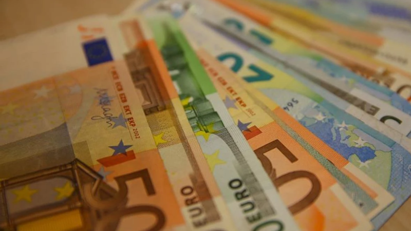 Dolar, Euro ve Sterlin’de son durum ne?