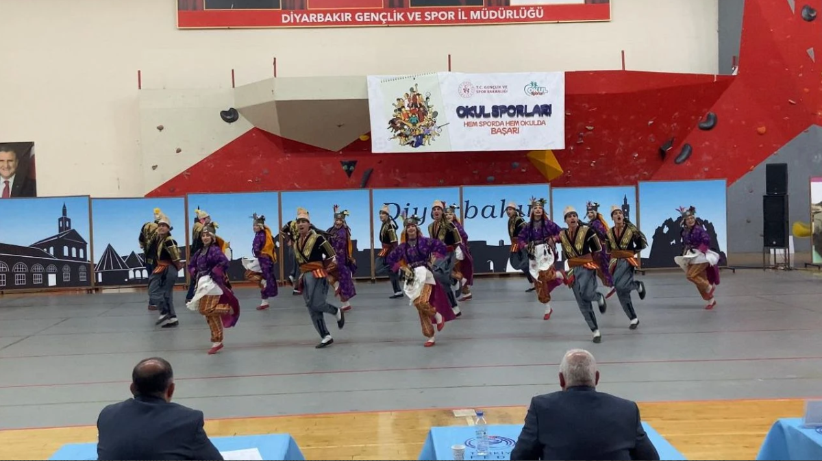 Kamil Ocak Spor Lisesi Halk Oyunları Gaziantep'i Temsil Edecek